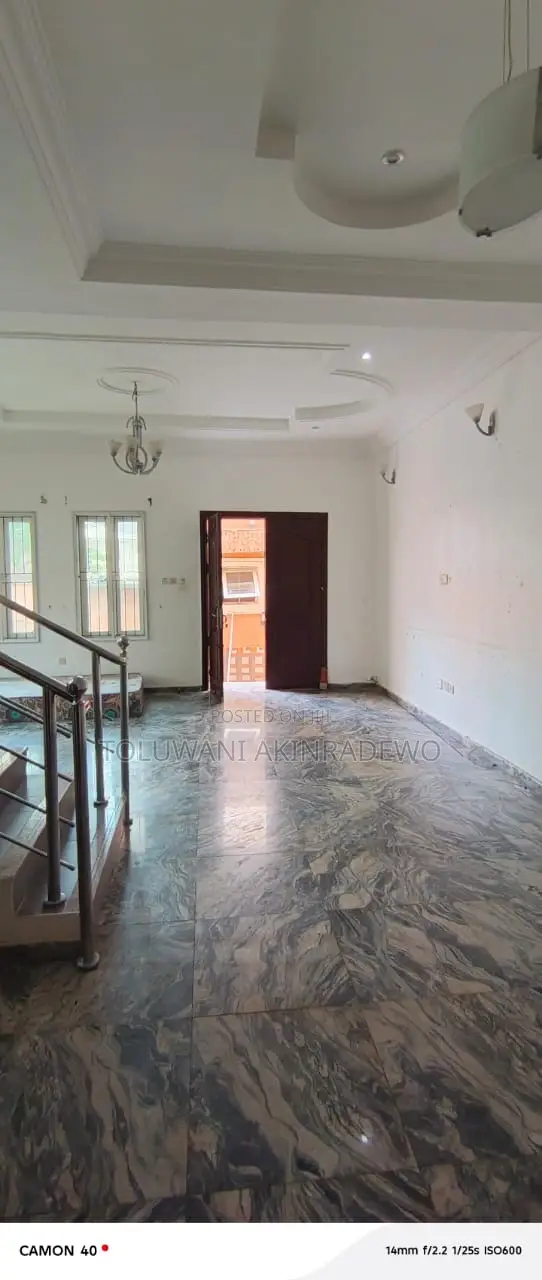 4bdrm Duplex in Ikota Villa for rent in Ikota