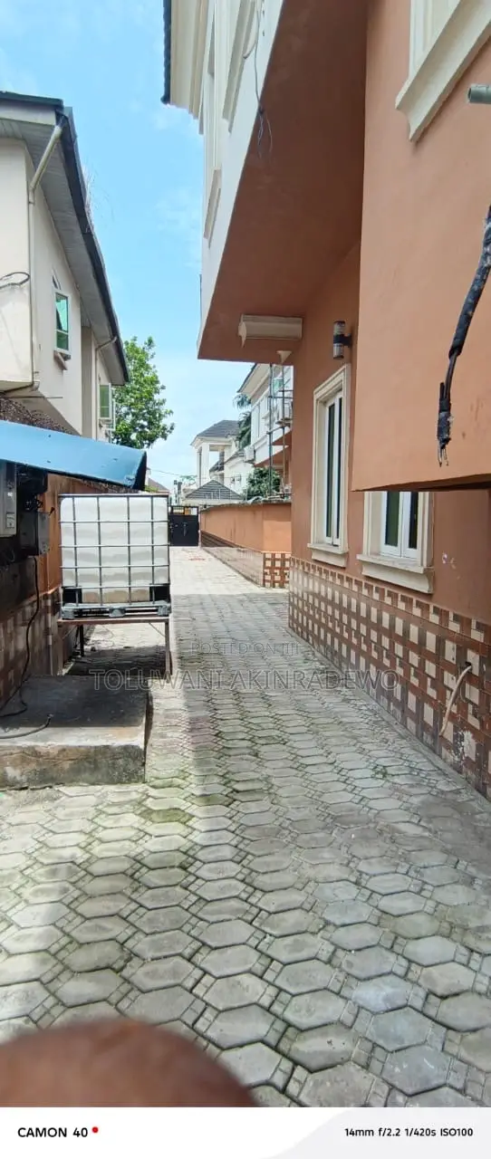 4bdrm Duplex in Ikota Villa for rent in Ikota
