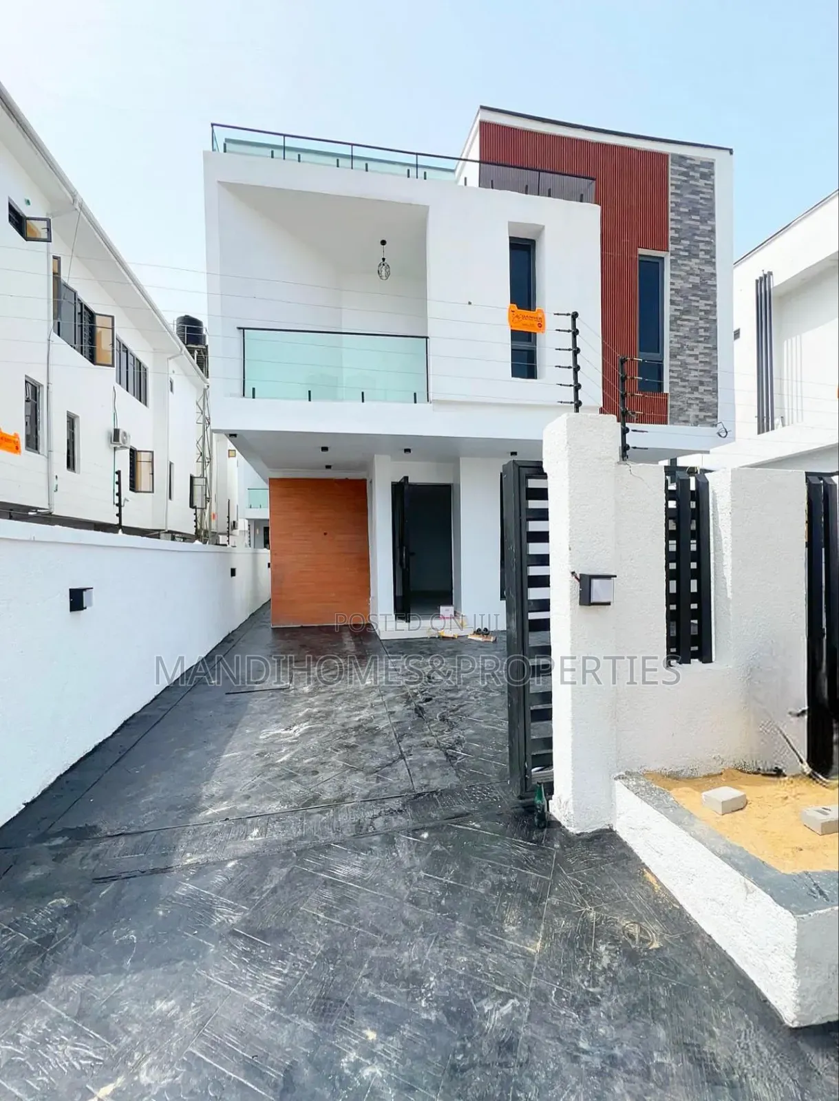 5bdrm Duplex in Ikota for sale in Ikota