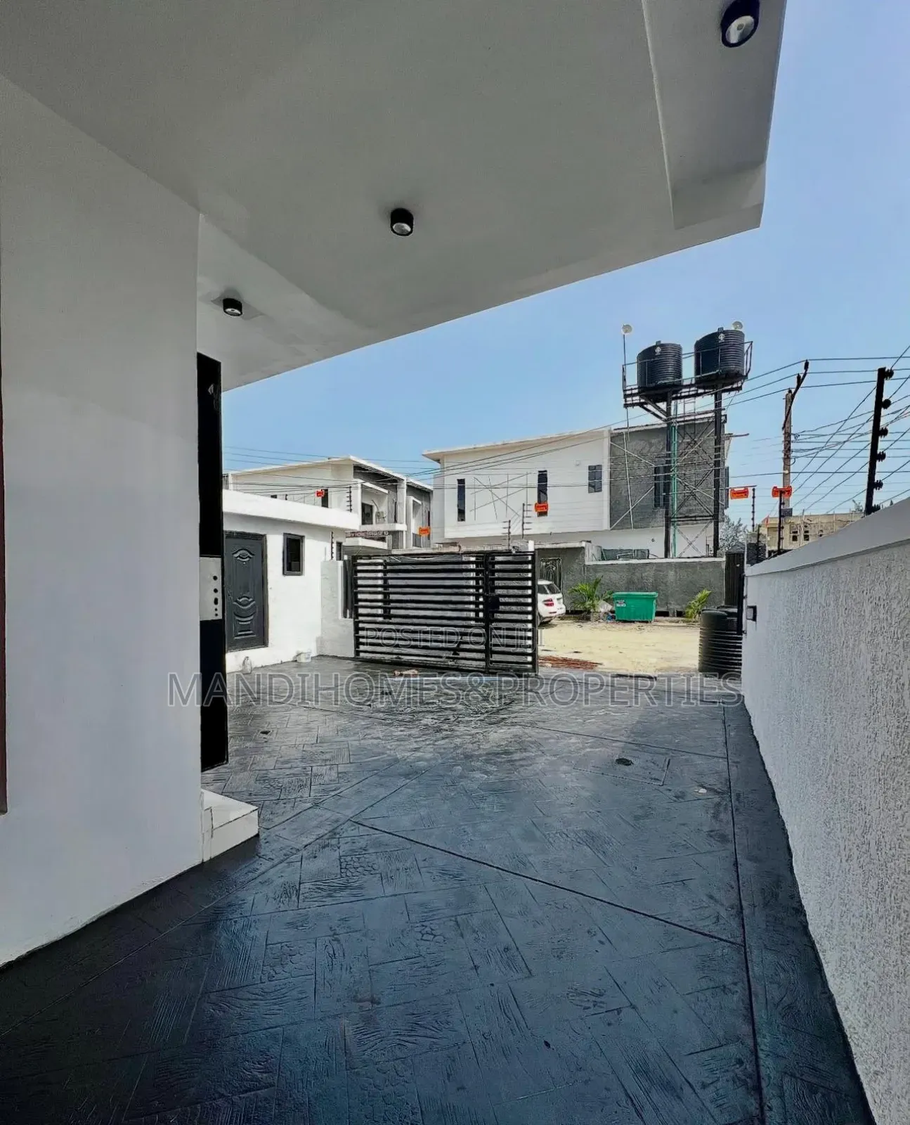 5bdrm Duplex in Ikota for sale in Ikota