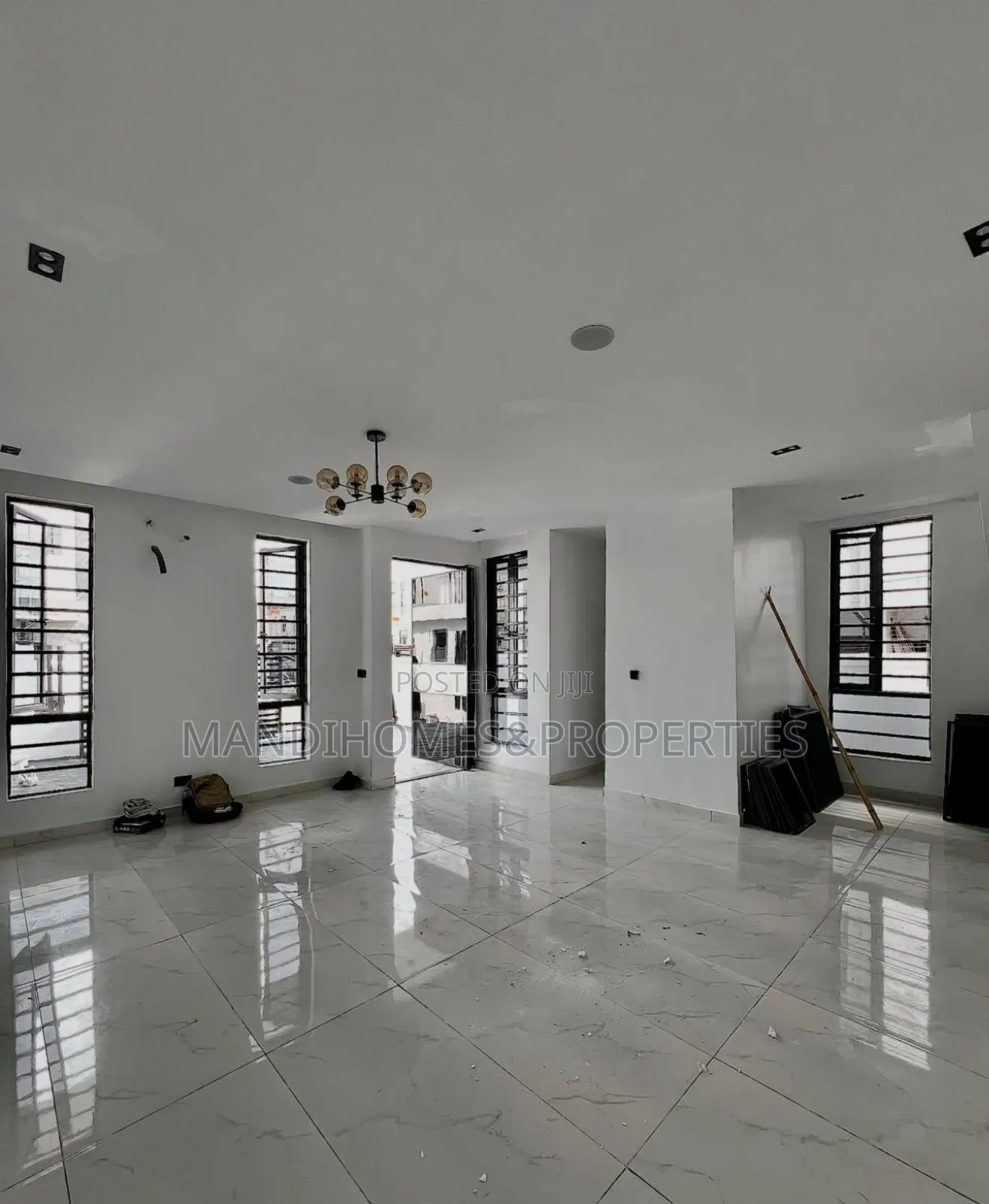 5bdrm Duplex in Ikota for sale in Ikota