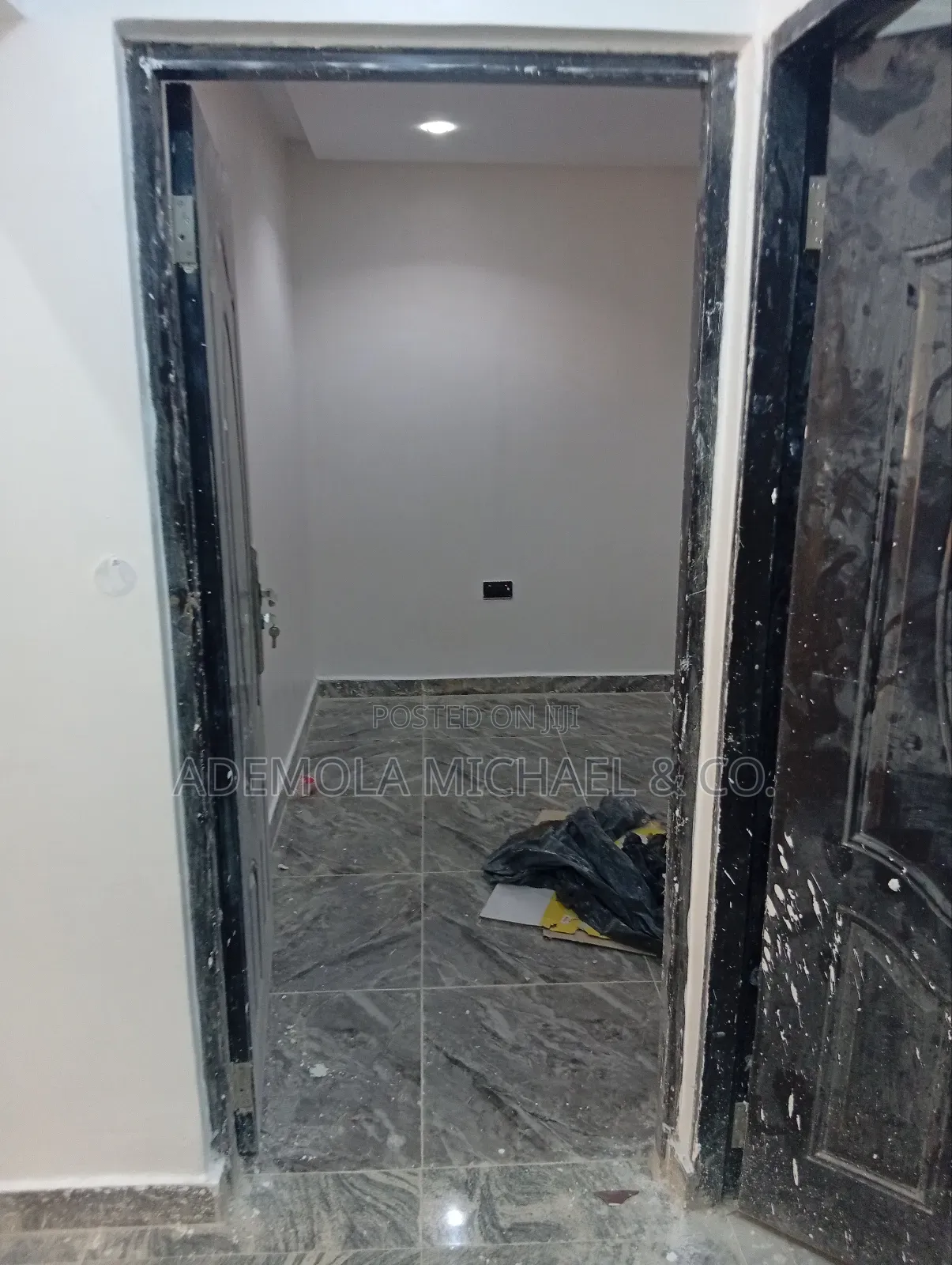 3bdrm Block of Flats in Wuse for sale in Zone 3 / Wuse