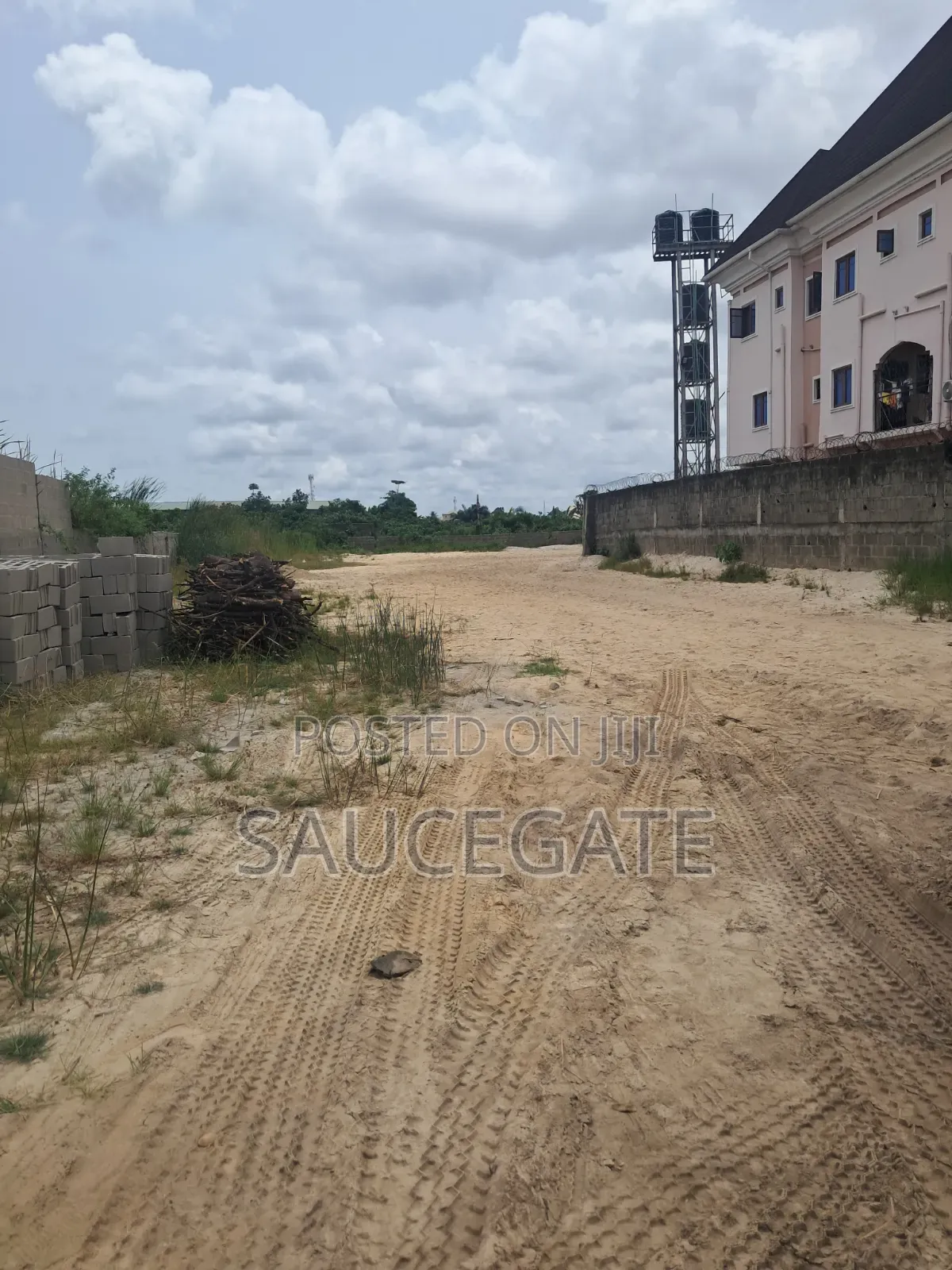 6 Plots Dry for Sale at Abuleoshun for Warehouse or Truck Garage in Satelite Town