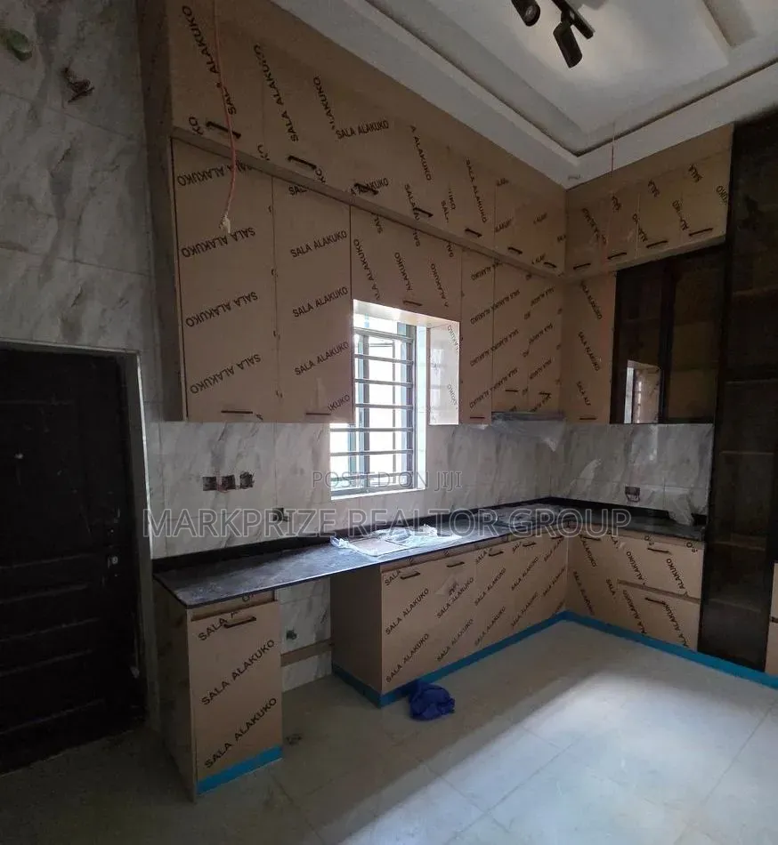 3bdrm Apartment in Opebi Ikeja for sale in Opebi