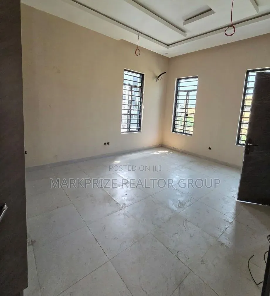 3bdrm Apartment in Opebi Ikeja for sale in Opebi
