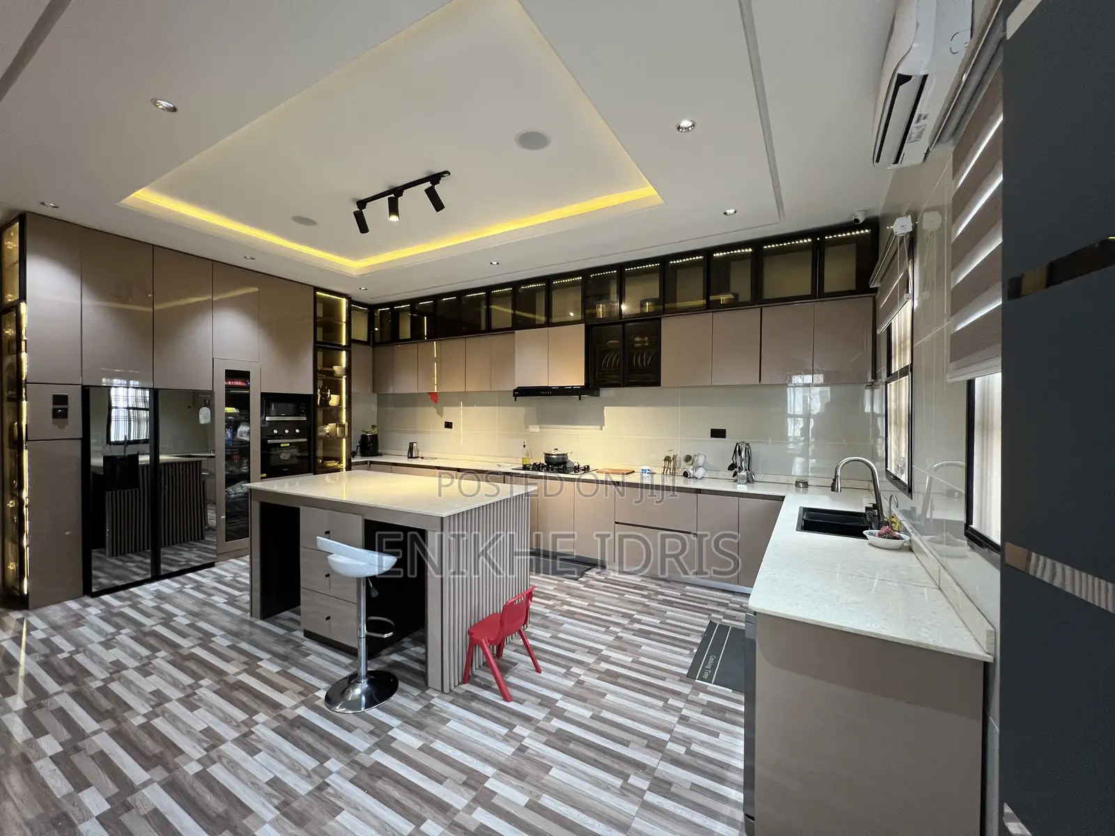 5bdrm Mansion in Light, Lugbe District for sale in Lugbe District