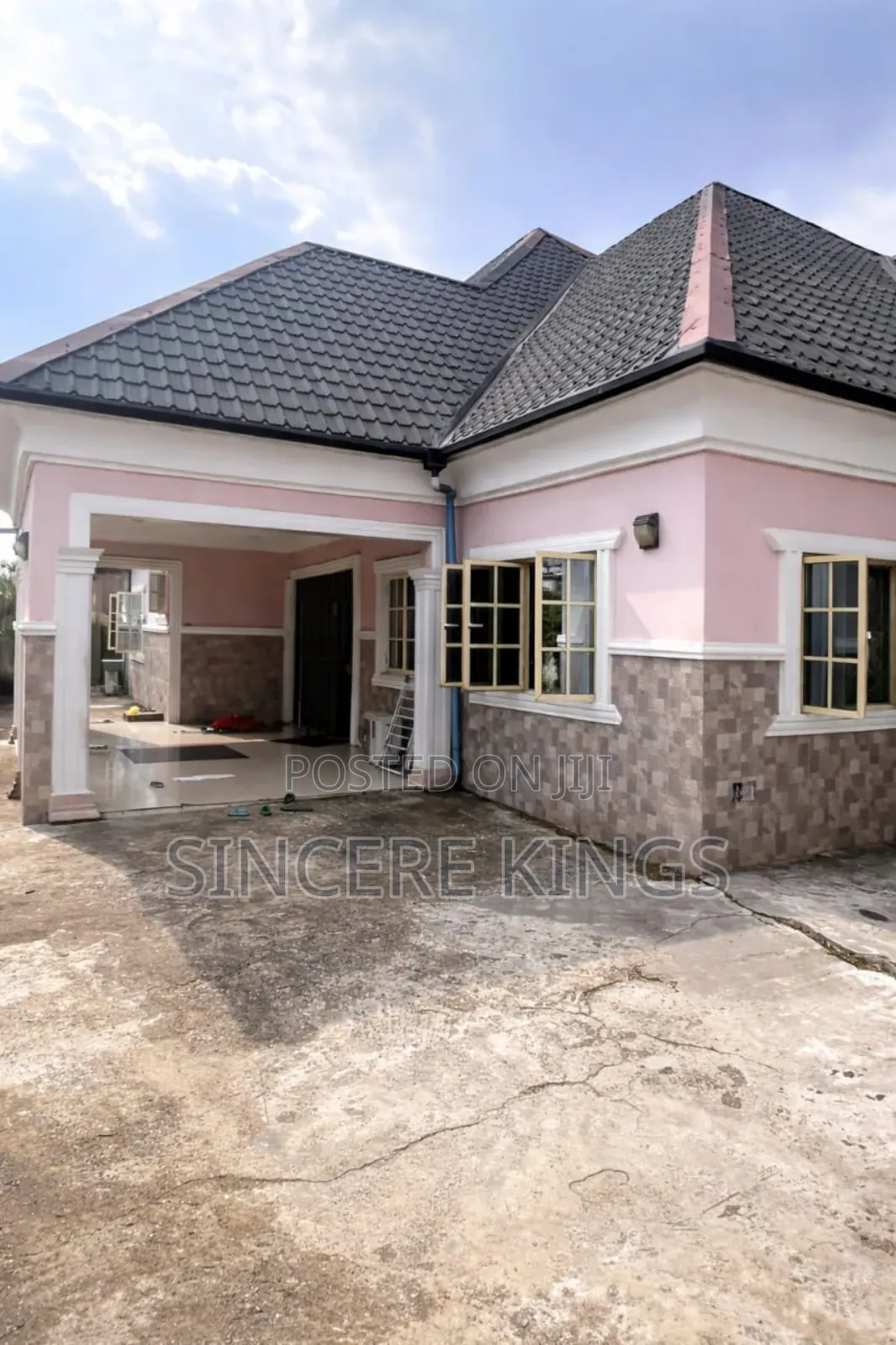 5bdrm House in Off Aka Rd By Nung, Uyo for sale in Uyo