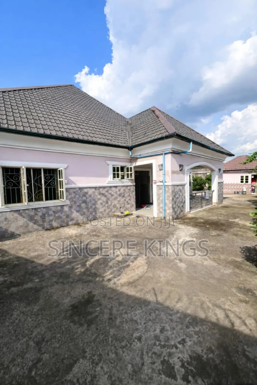 5bdrm House in Off Aka Rd By Nung, Uyo for sale in Uyo