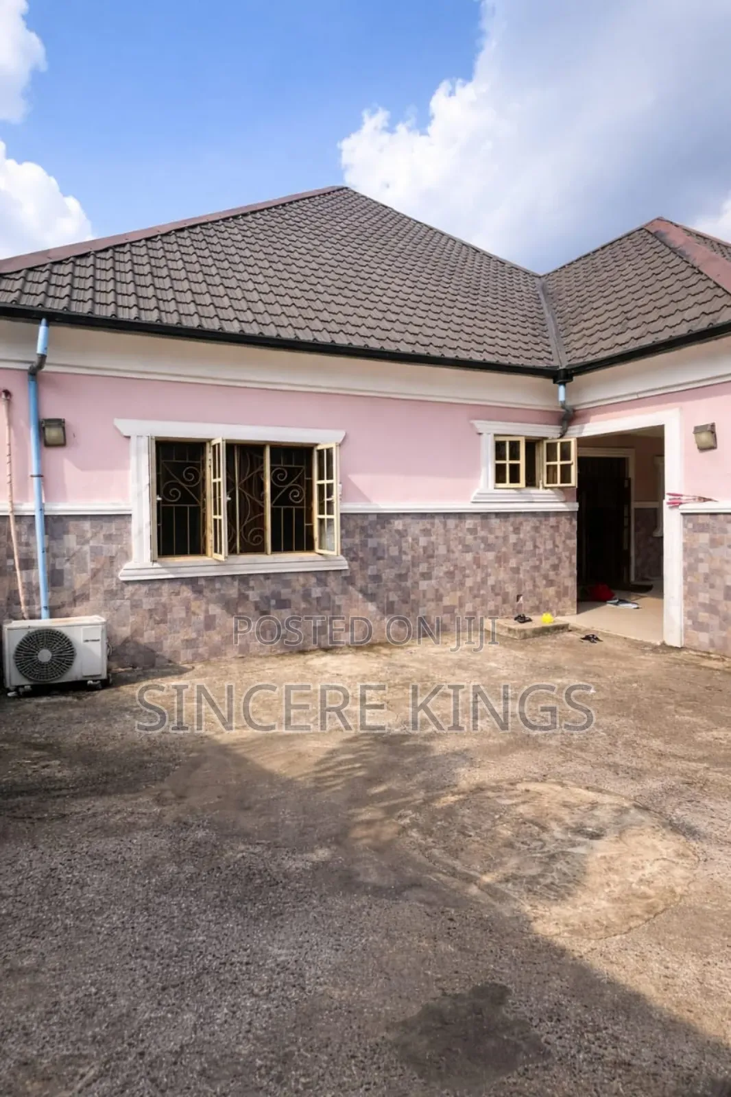 5bdrm House in Off Aka Rd By Nung, Uyo for sale in Uyo