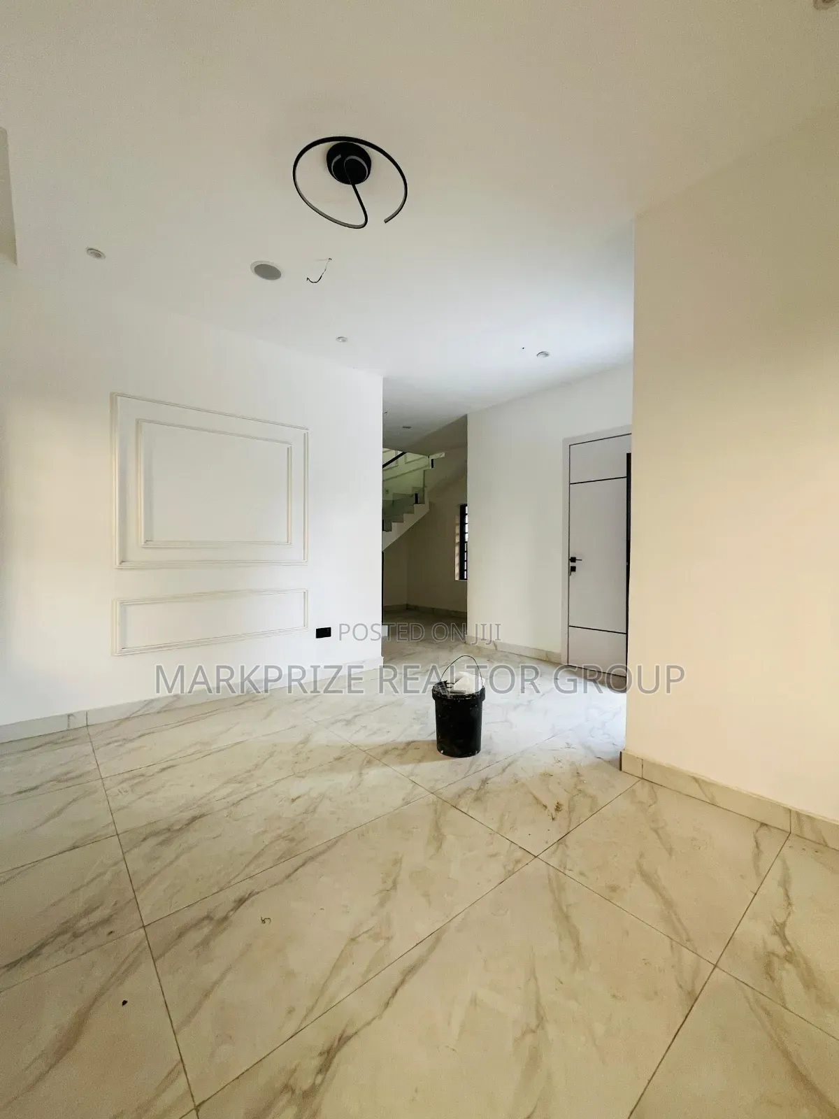 Furnished 3bdrm Duplex in Surulere, Lagos for sale in Papa Ajao / Surulere
