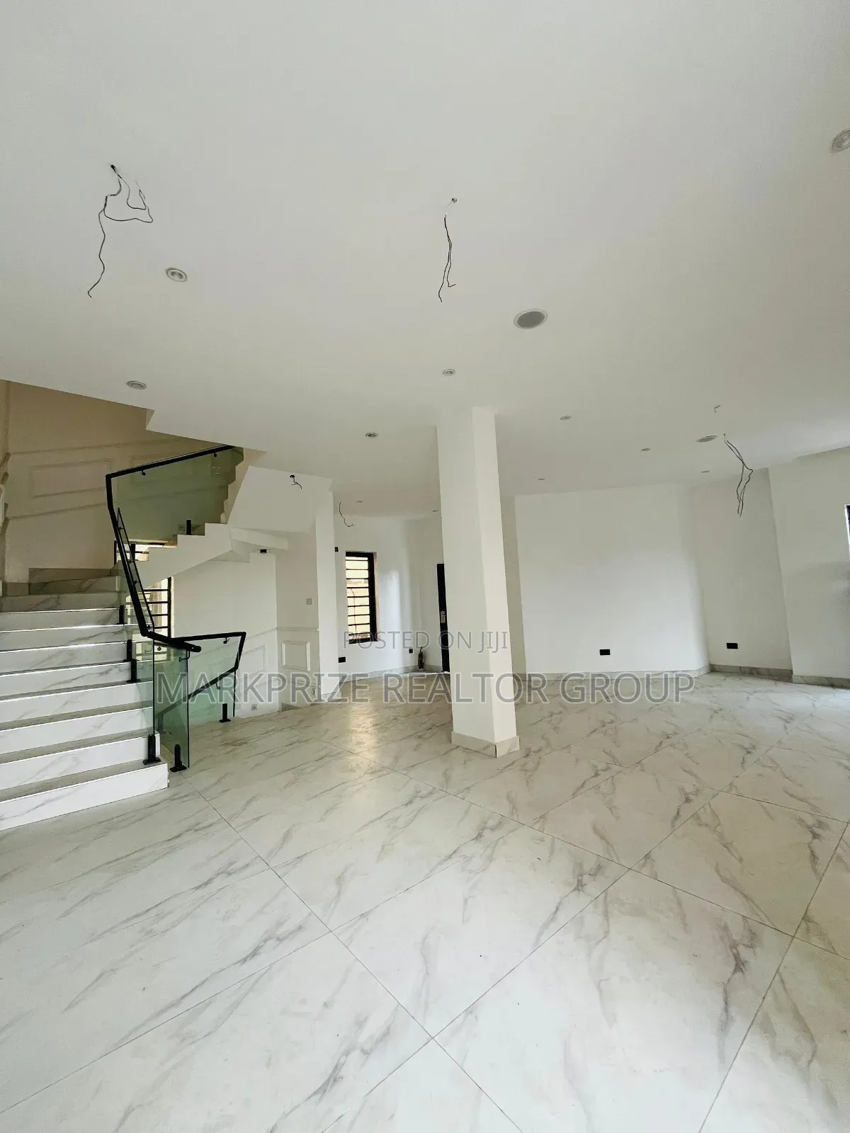 5bdrm Duplex in Omole Phase 2 for sale in Omole Phase 2