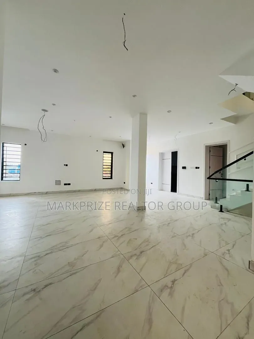 5bdrm Duplex in Omole Phase 2 for sale in Omole Phase 2