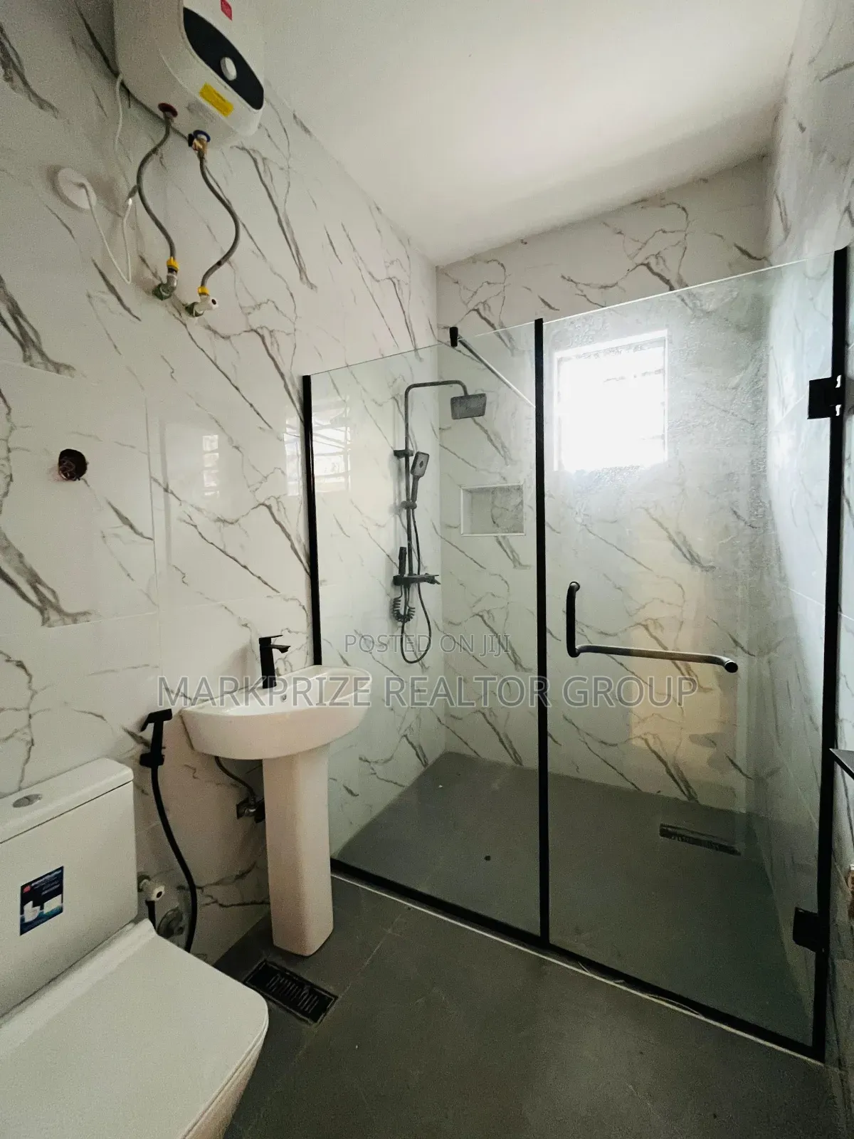 5bdrm Duplex in Omole Phase 2 for sale in Omole Phase 2