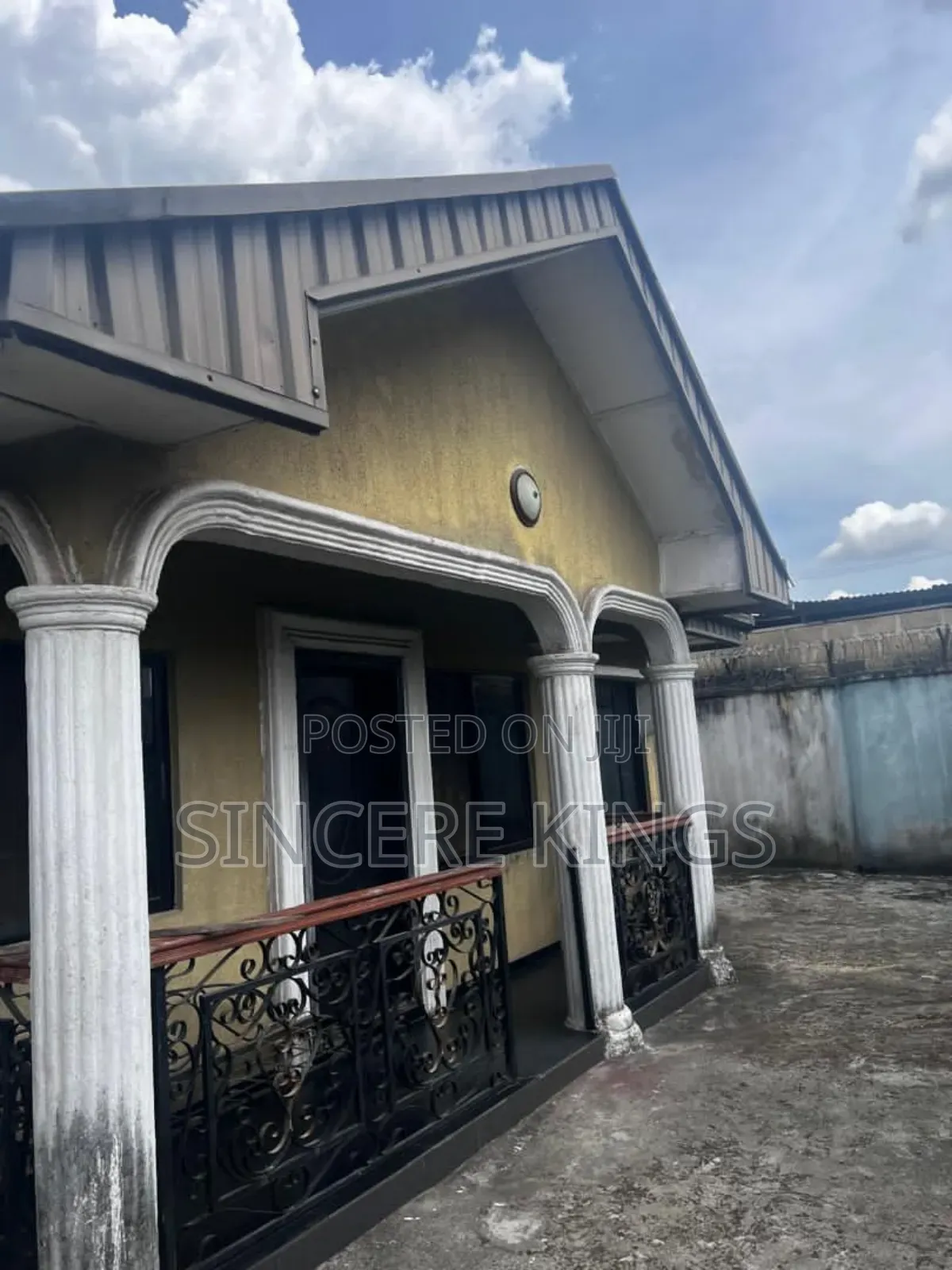 3bdrm Bungalow in Osongama Estate, Uyo for sale in Uyo