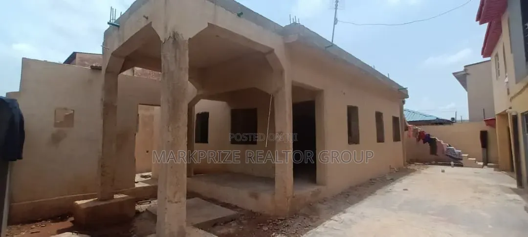 2bdrm Apartment in Gowon Estate Egbeda for sale in Egbeda / Egbeda
