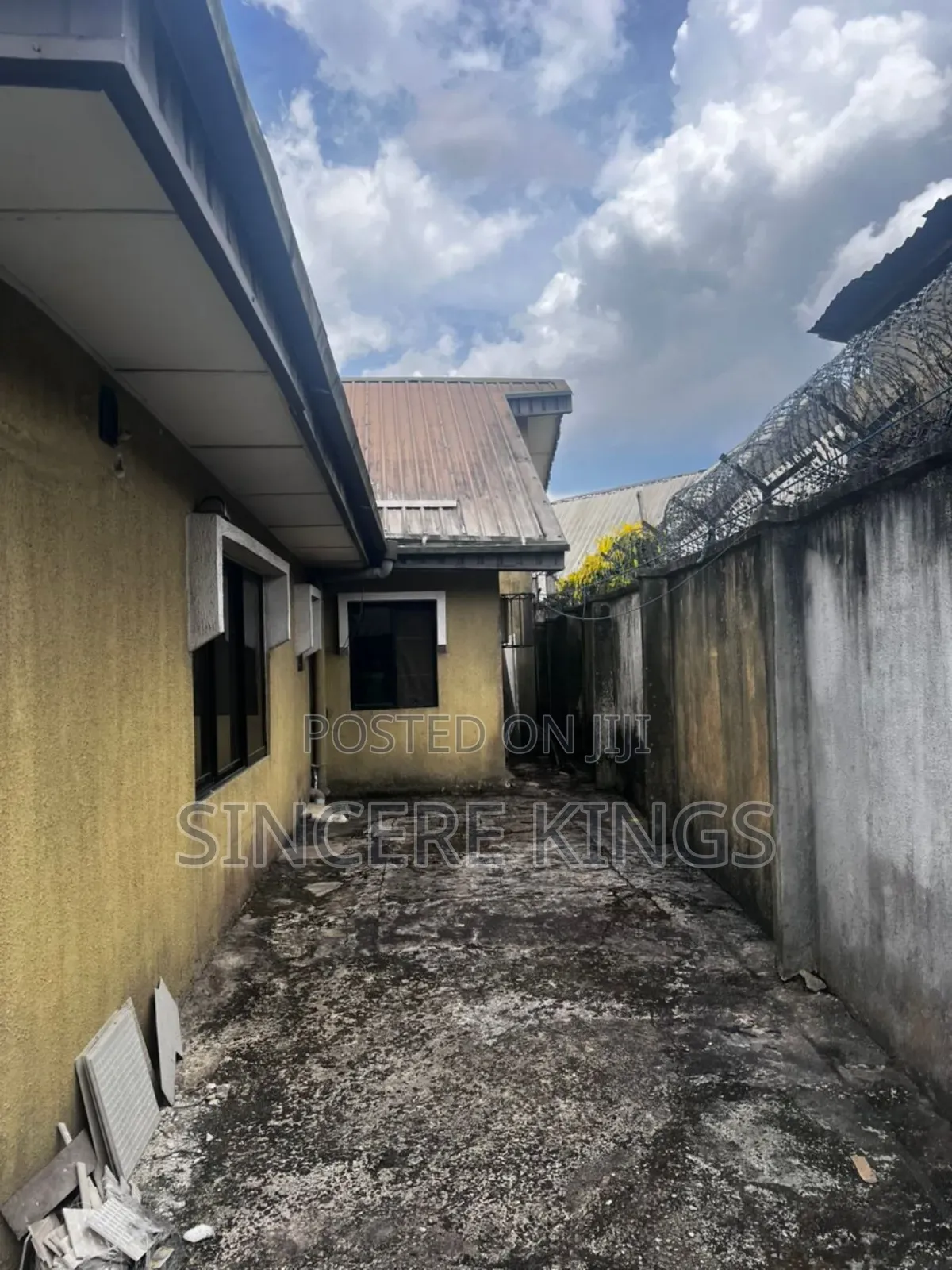 3bdrm Bungalow in Osongama Estate, Uyo for sale in Uyo
