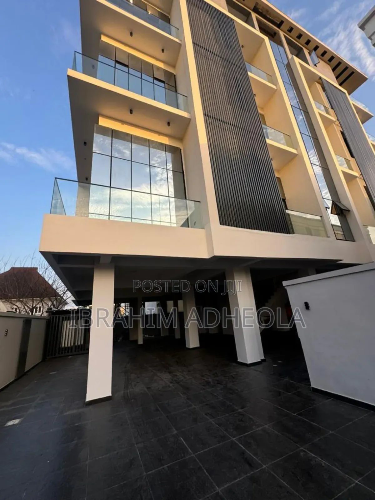 3bdrm Apartment in Off Fola Osibo, Lekki Phase 1 for sale in Lekki Phase 1