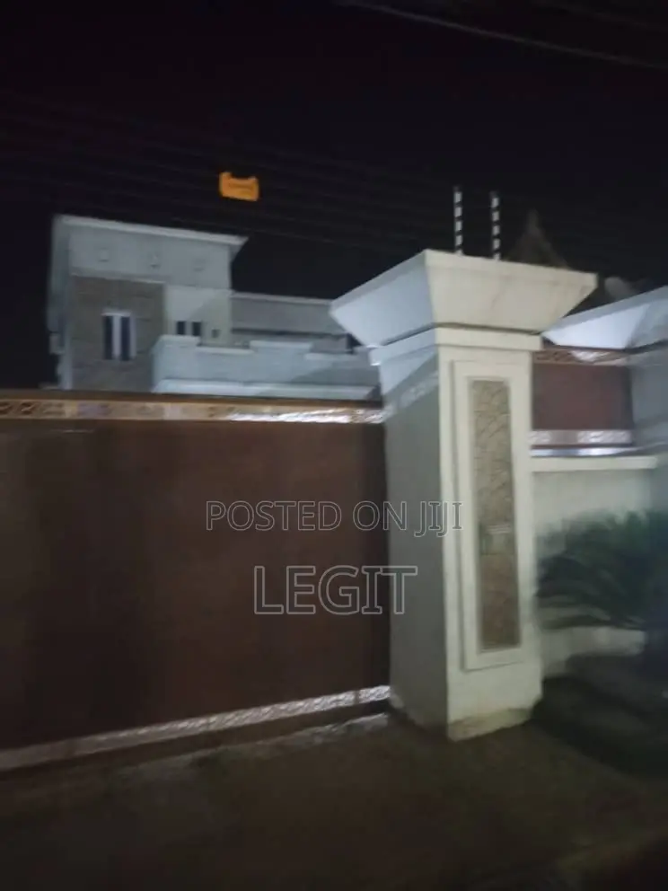 5bdrm Penthouse in Minna for sale in Minna