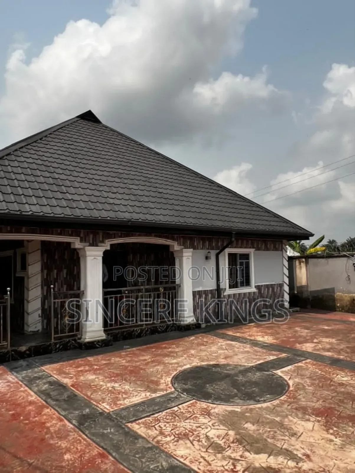 4bdrm Bungalow in Mbikpong Estate Off, Uyo for sale in Uyo