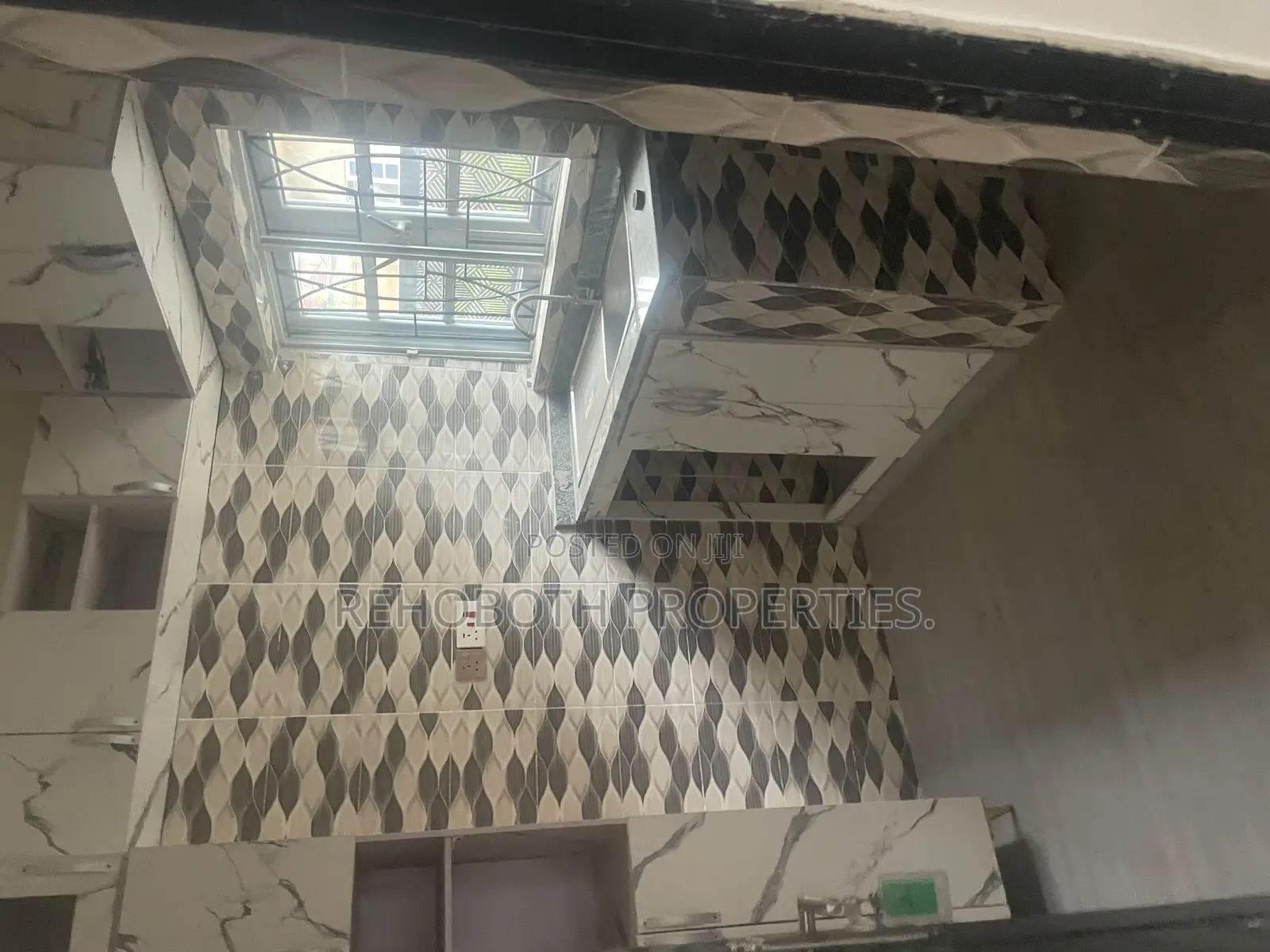 4bdrm Duplex in Banuso Elebu, Akala Express for rent in Akala Express