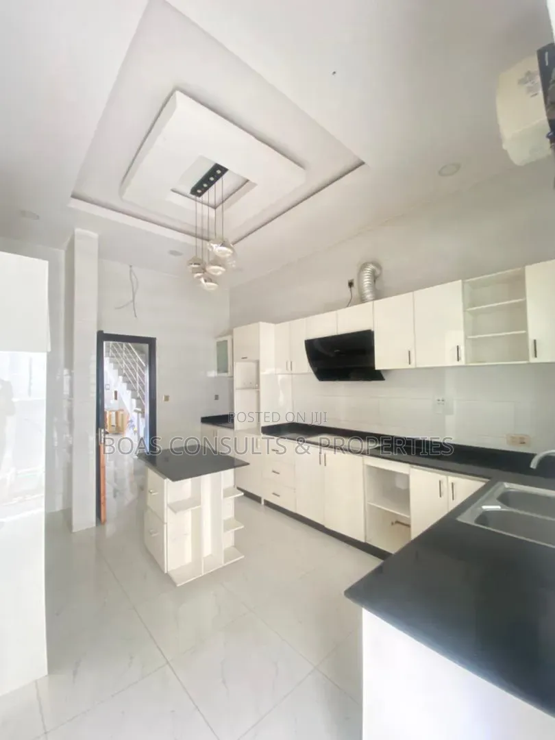 4bdrm Duplex in Oral, Ikota for rent in Ikota