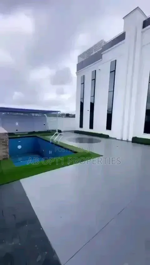 Furnished 6bdrm Duplex in Estate Gate, Airport, Benin City for sale in Benin City