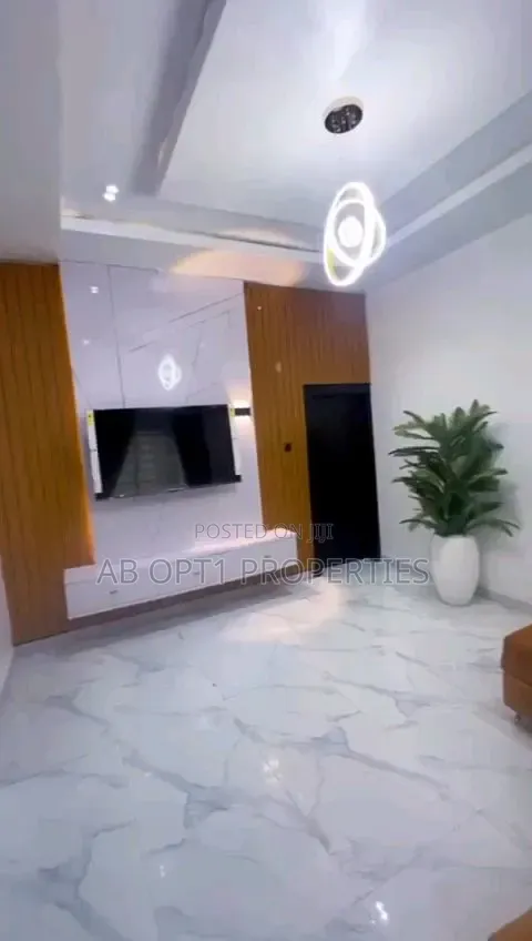 Furnished 6bdrm Duplex in Estate Gate, Airport, Benin City for sale in Benin City