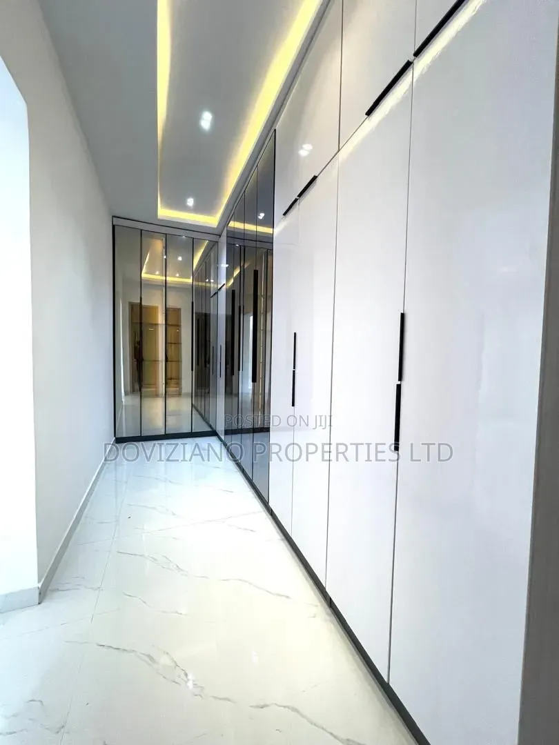 5bdrm Duplex in Lekki Phase 1 for sale in Lekki Phase 1