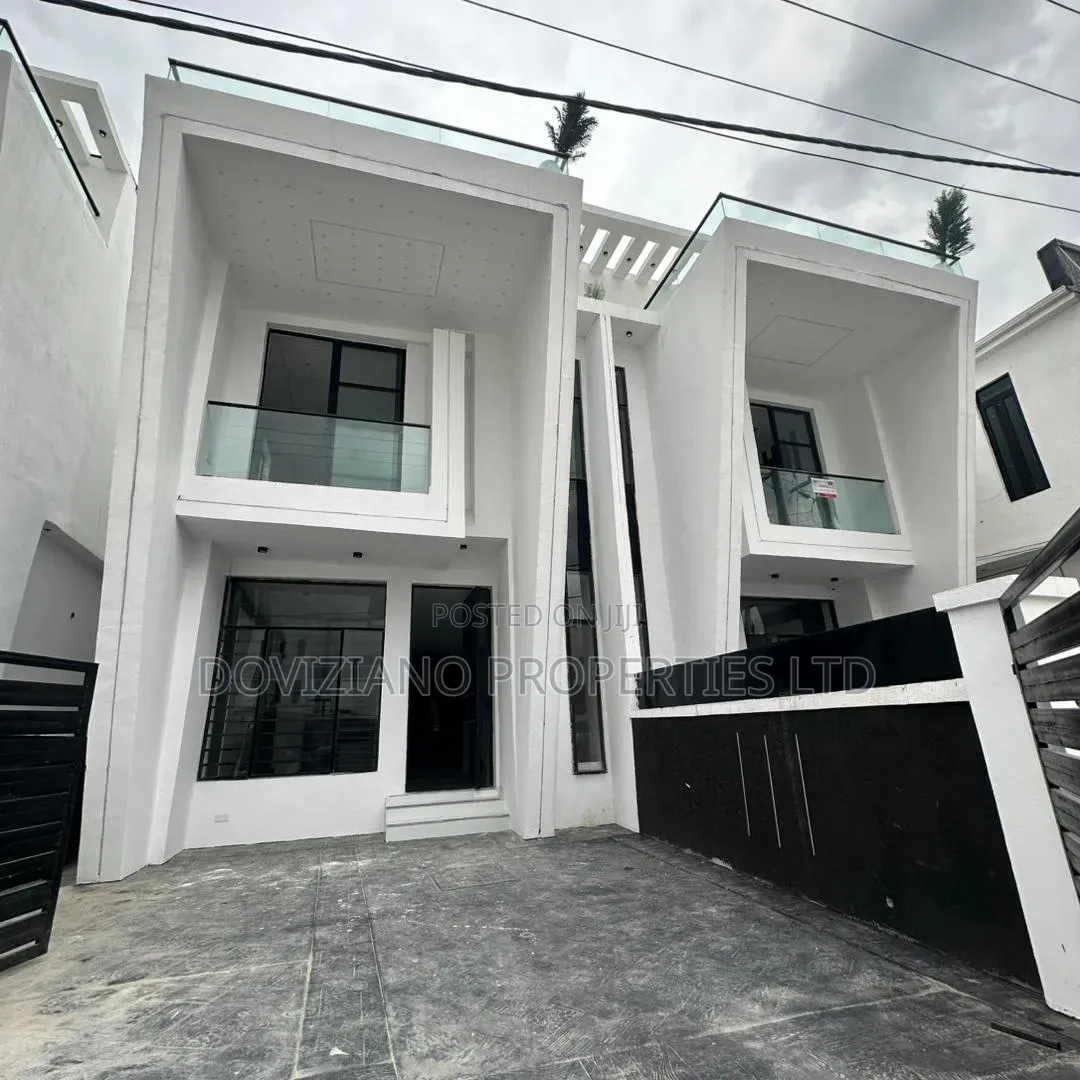 4bdrm Duplex in Ikota for sale in Ikota