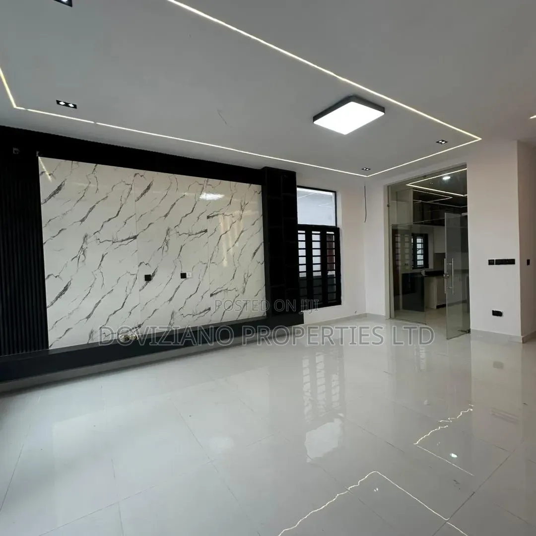 4bdrm Duplex in Ikota for sale in Ikota