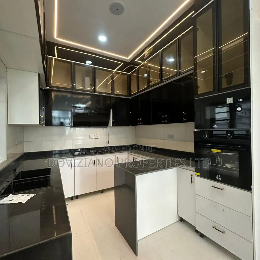 4bdrm Duplex in Ikota for sale in Ikota