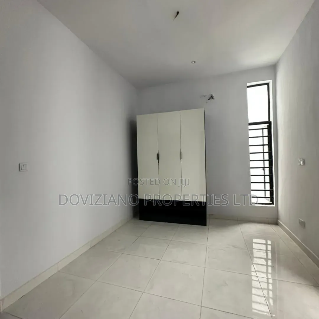 4bdrm Duplex in Ikota for sale in Ikota