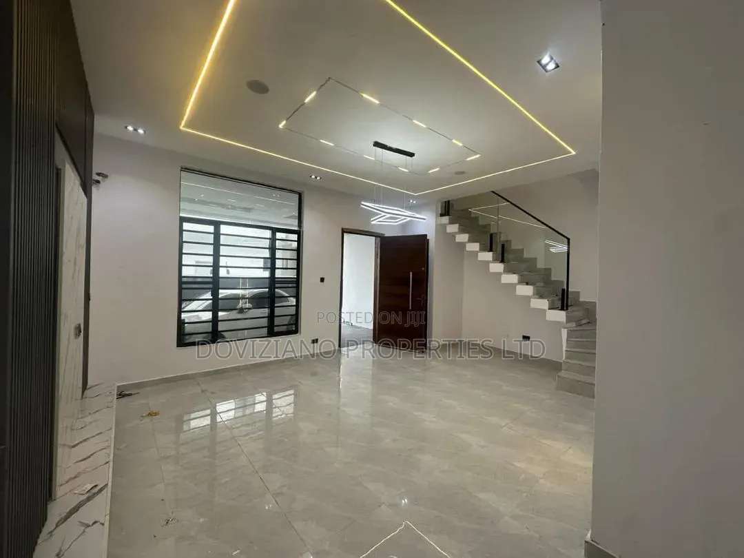3bdrm Duplex in Ikota for sale in Ikota