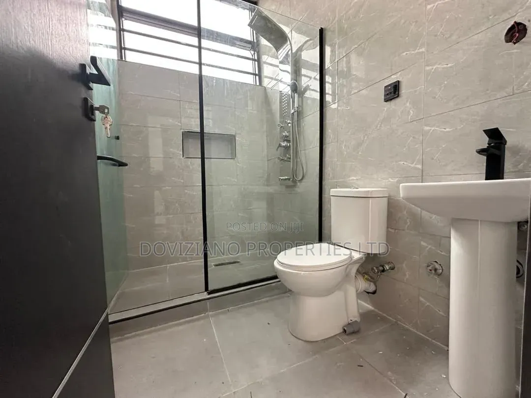 3bdrm Duplex in Ikota for sale in Ikota