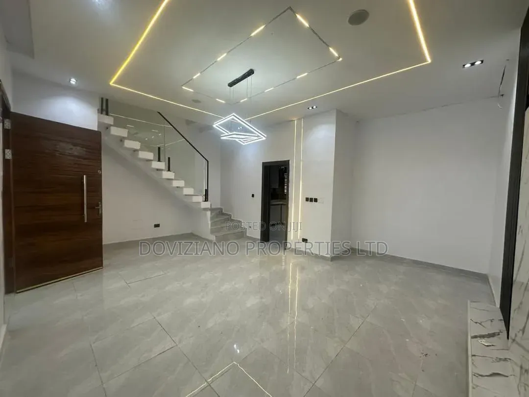 3bdrm Duplex in Ikota for sale in Ikota