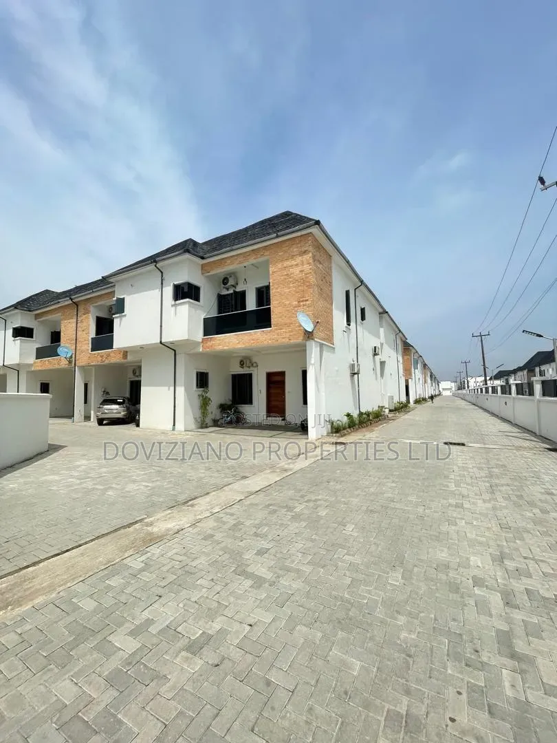 4bdrm Duplex in Ikota for sale in Ikota