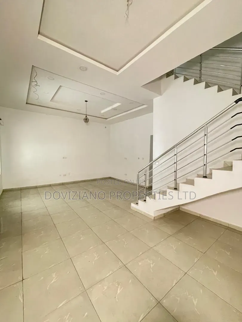 4bdrm Duplex in Ikota for sale in Ikota