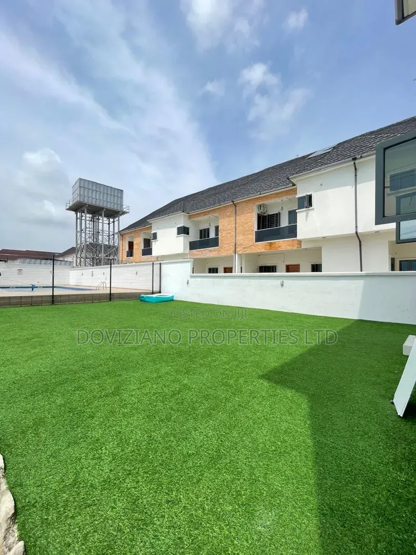 4bdrm Duplex in Ikota for sale in Ikota