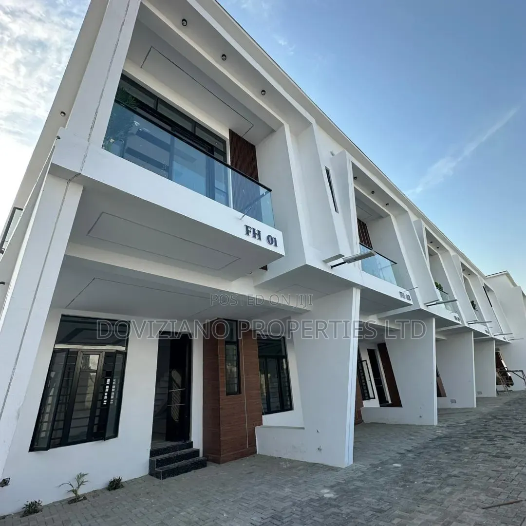 3bdrm Duplex in Ikota for sale in Ikota