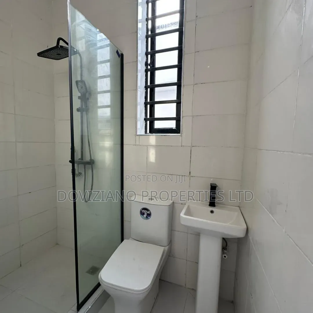 3bdrm Duplex in Ikota for sale in Ikota