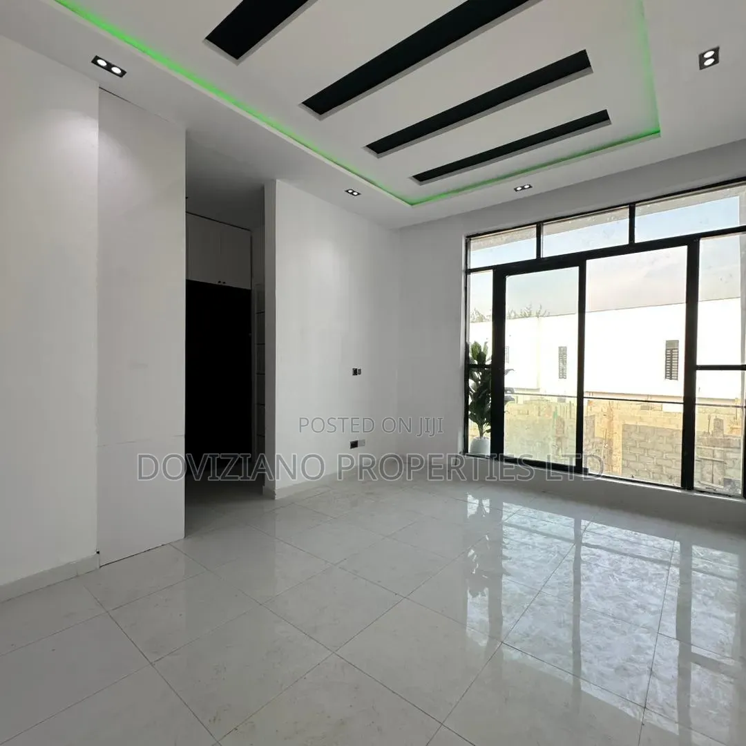 3bdrm Duplex in Ikota for sale in Ikota