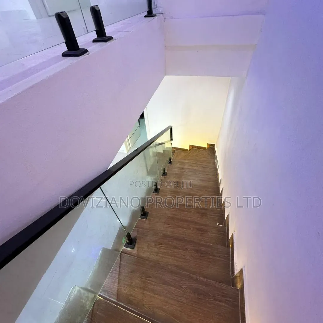 3bdrm Duplex in Ikota for sale in Ikota