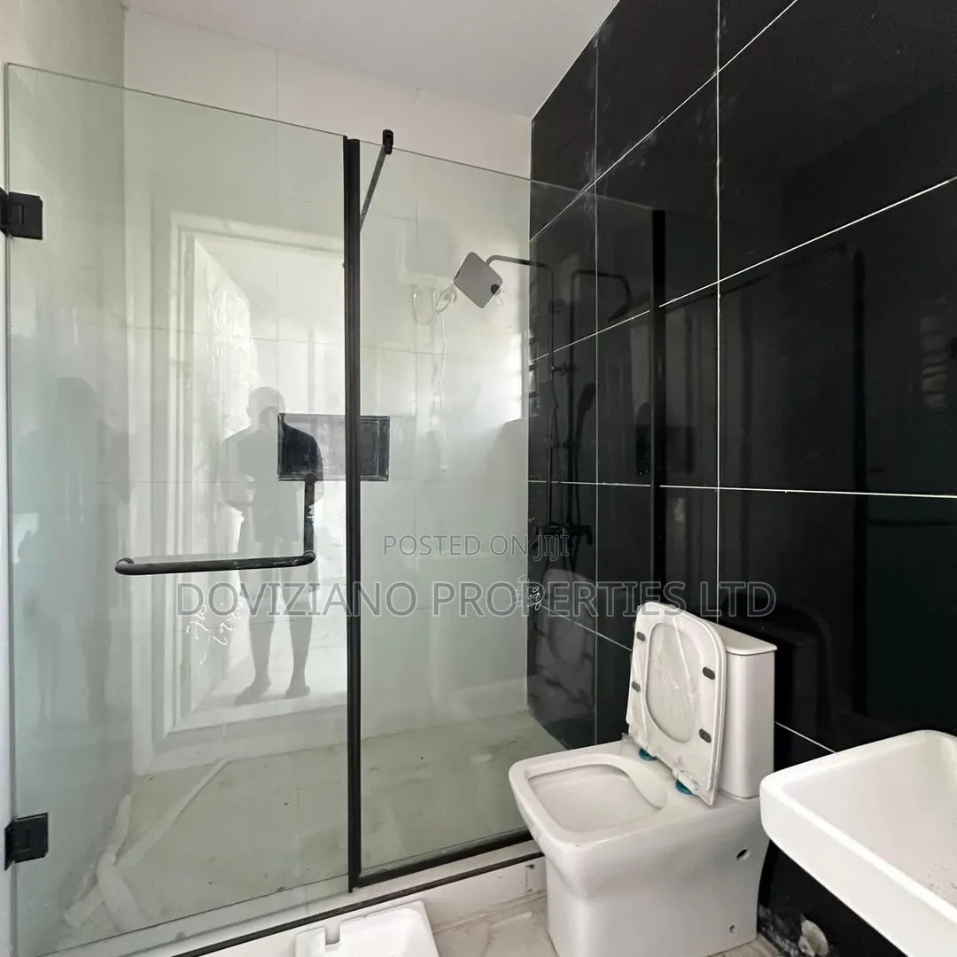 4bdrm Duplex in Ikota for sale in Ikota