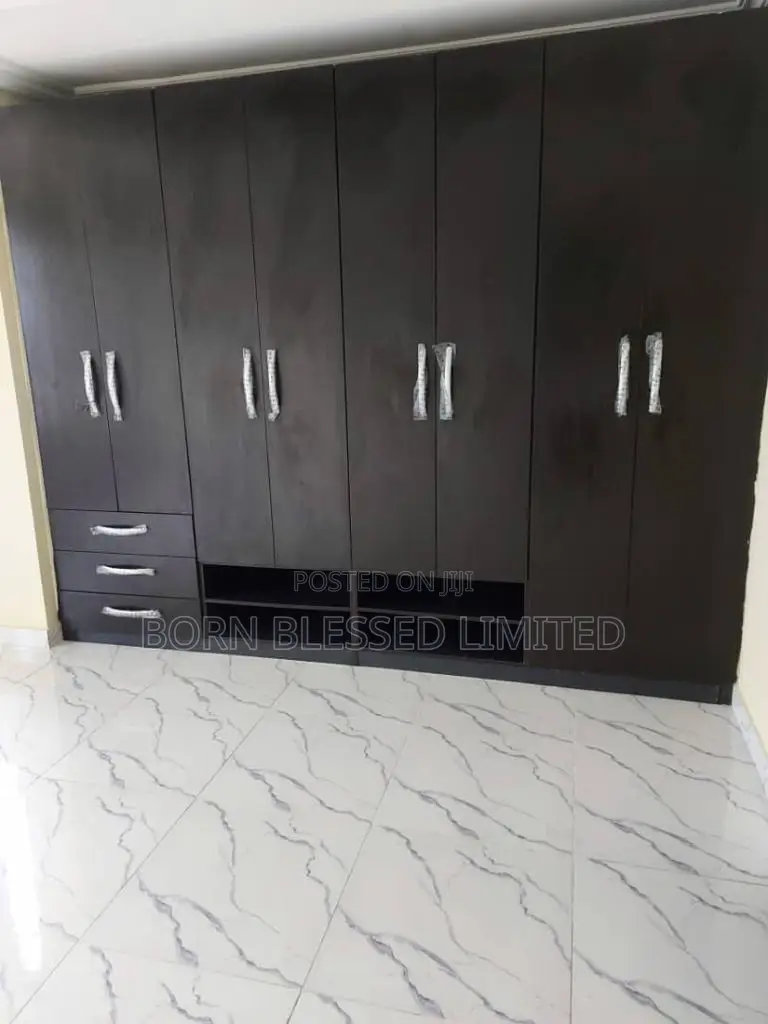 3bdrm Block of Flats in New Road, Lekki Phase 2 for rent in Lekki Phase 2