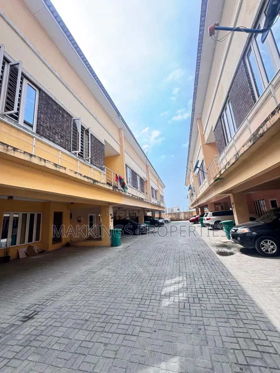 3bdrm Duplex in Chevron for sale in Chevron