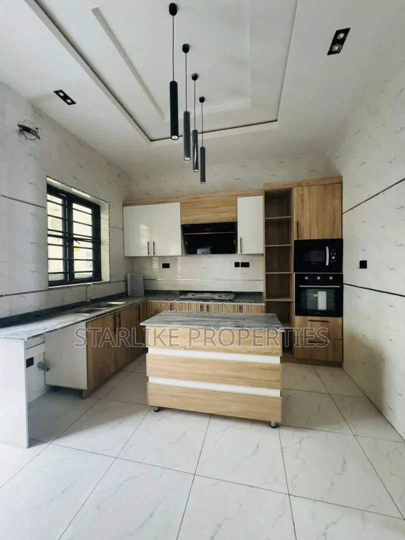 4bdrm Duplex in Lekki Expressway for sale in Lekki Expressway