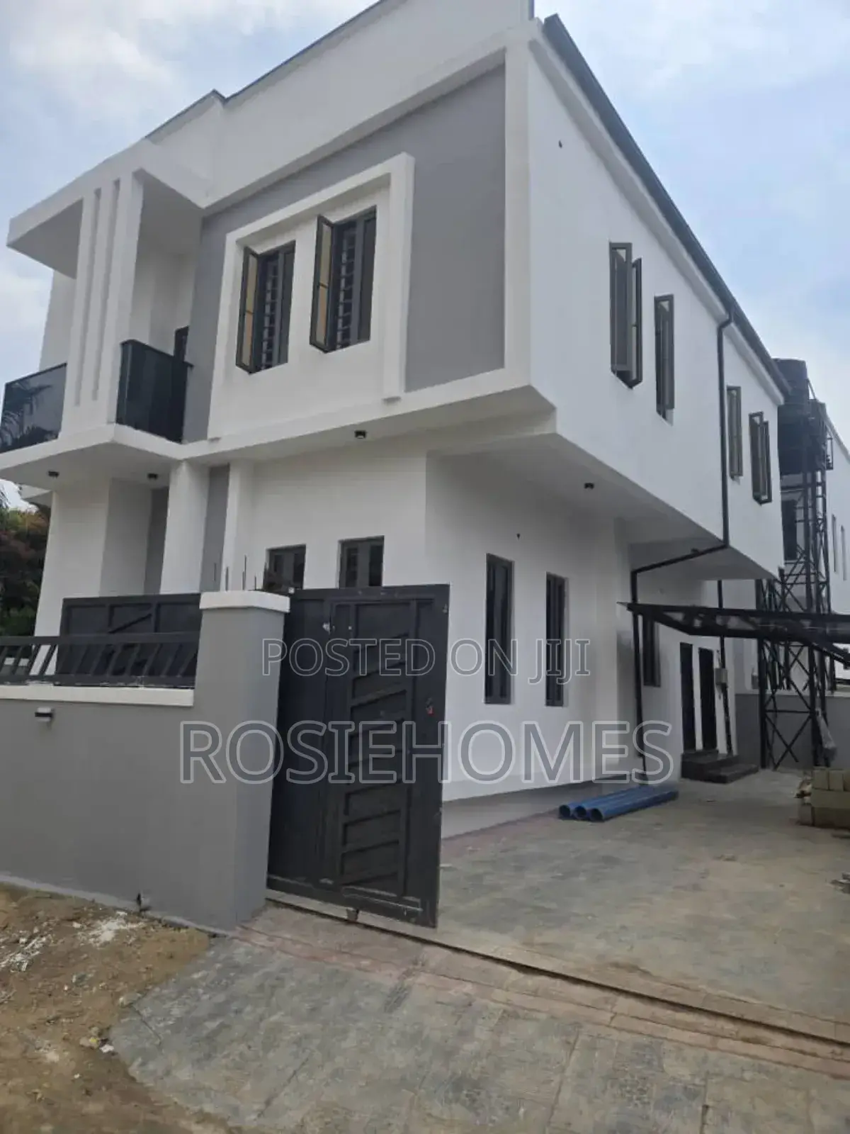 4bdrm Duplex in Garden Estate for sale in Lekki Gardens Estate