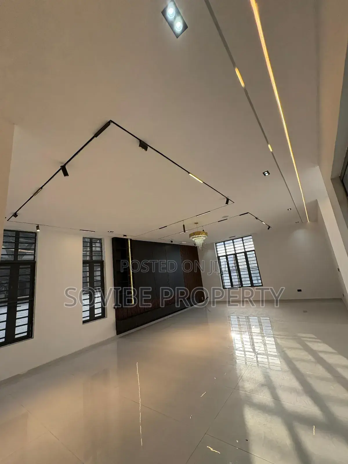 Furnished 6bdrm Duplex in Hampton Lake Estate, Chevron for sale in Chevron