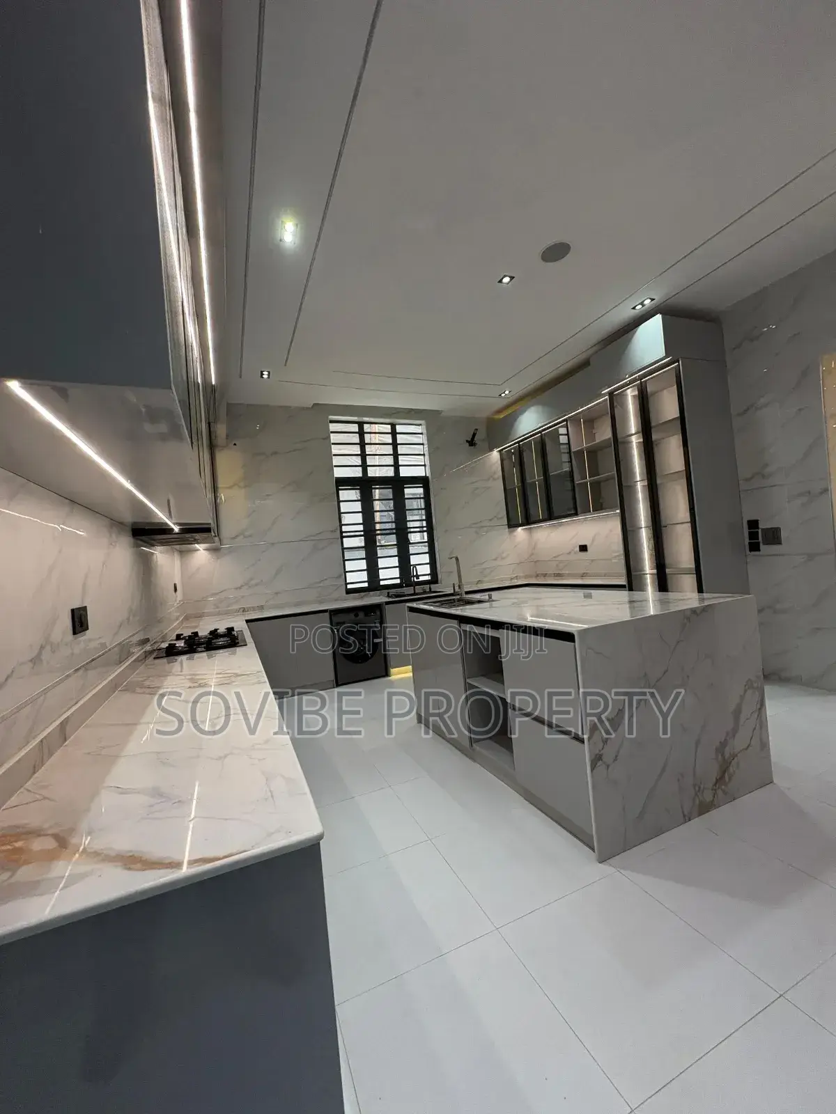 Furnished 6bdrm Duplex in Hampton Lake Estate, Chevron for sale in Chevron
