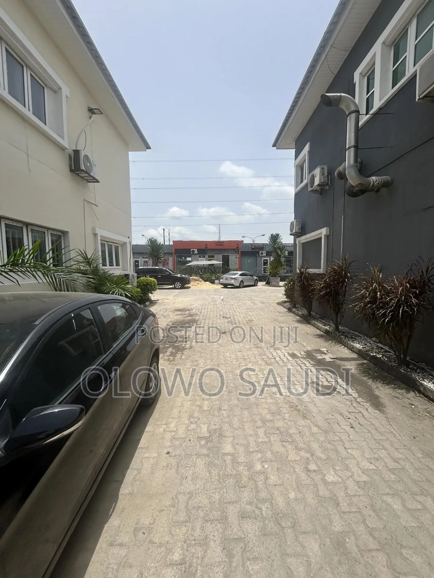 400sqm Space For Lease At Eleganza Plaza Ikota in VGC / Ajah